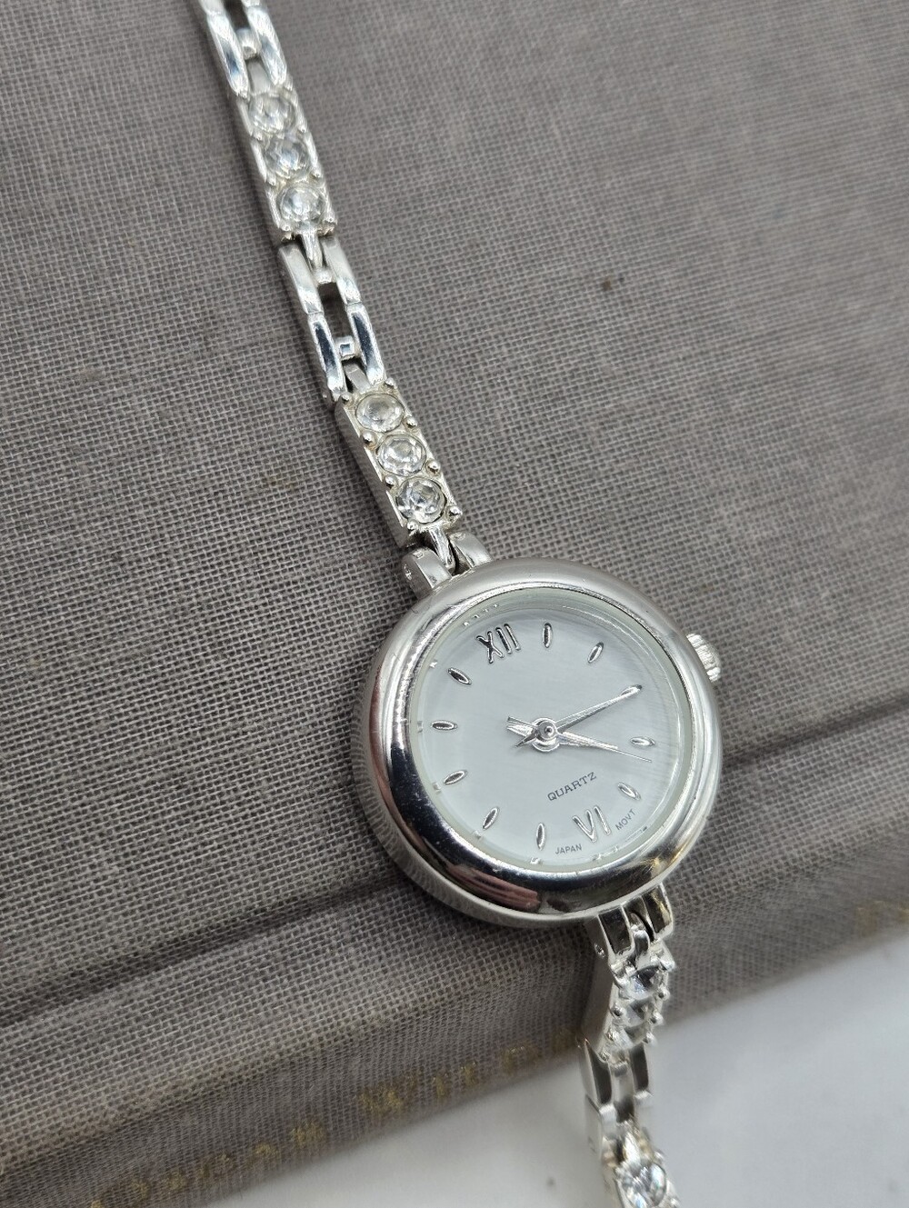 Avon Sparkle Tennis Bracelet Watch RUNNING-WORKING Vintage 2003 Silver-Tone